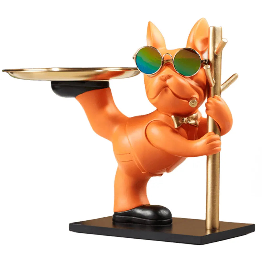 Sculpture chien fun orange clair en équilibre, lunettes arc-en-ciel et plateau doré — un objet déco original et pratique pour un intérieur moderne et audacieux.