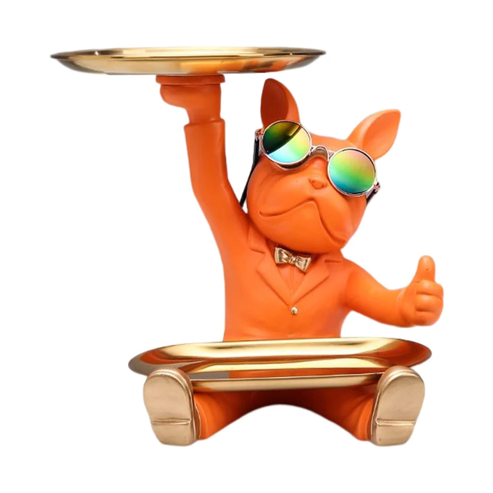 Chien orange en costume avec lunettes miroir et double plateau doré — une sculpture pop art audacieuse, fun et pratique, idéale pour une déco intérieure pleine de caractère.