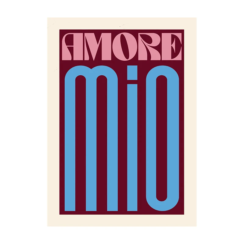 Affiche murale moderne avec message “Amore Mio” en typographie rétro colorée, idéale pour une déco pop, romantique et graphique.