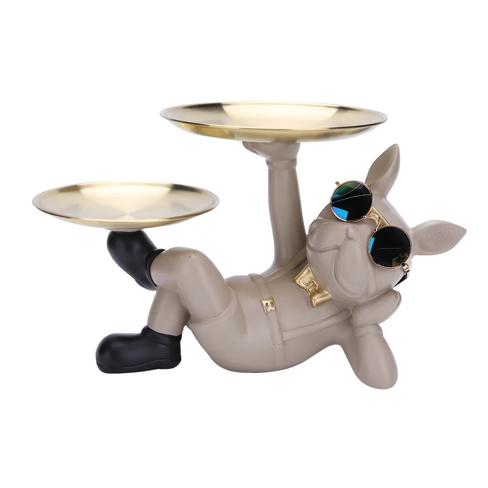 Sculpture chien design gris en pose chill avec lunettes miroir — double plateau doré pour une déco tendance, décalée et pratique dans un intérieur pop et moderne
