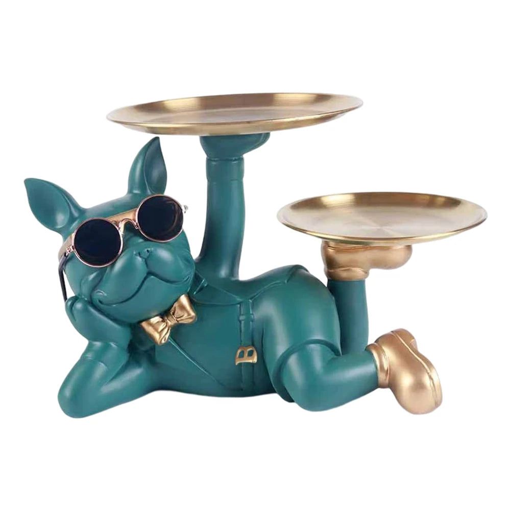 Chien décoratif vert en résine, style pop art, lunettes de soleil et costume chic, servant de plateau de rangement double doré – objet original pour décoration intérieure moderne, salon ou entrée.