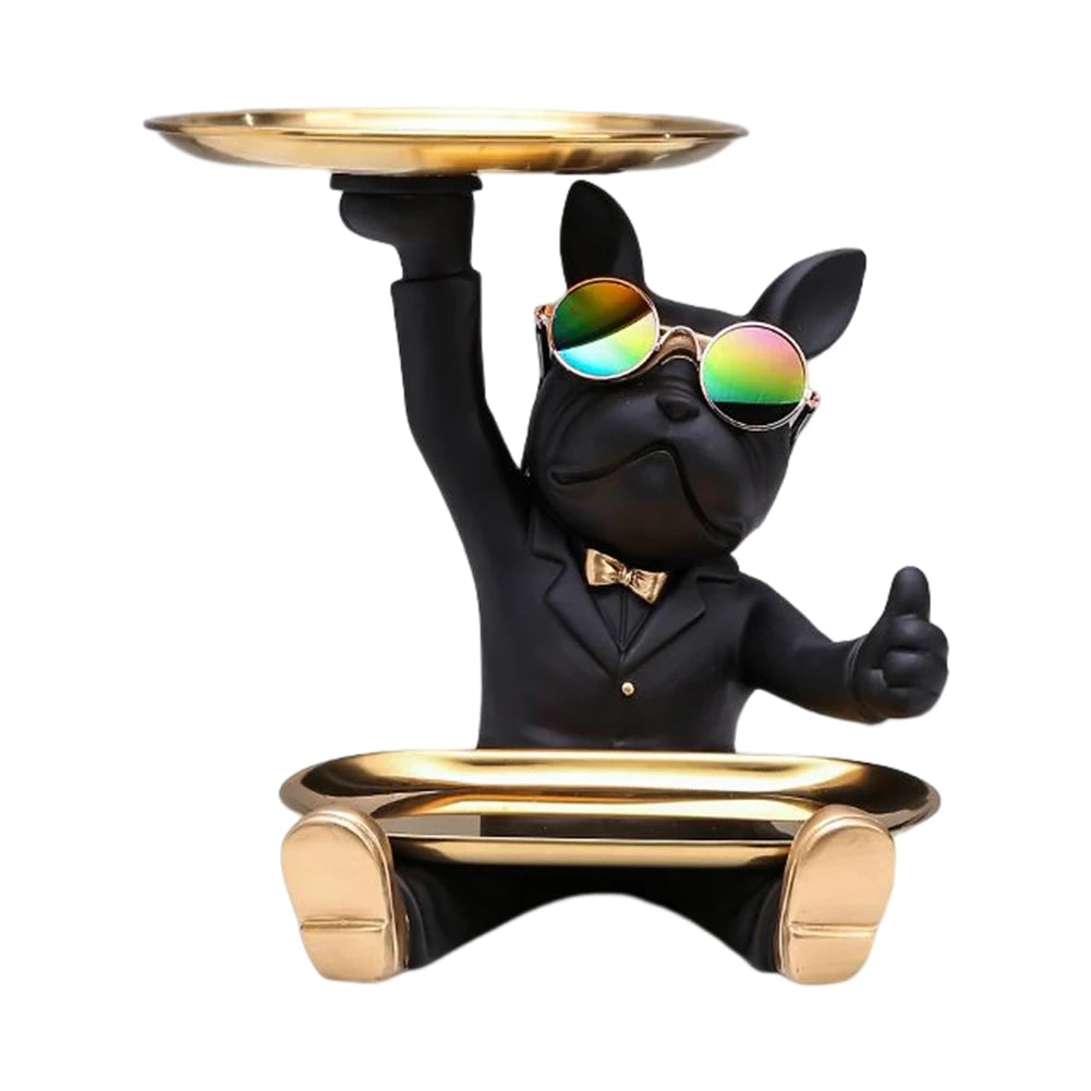 Chien noir en costume avec lunettes miroir et double plateau doré — une sculpture pop art audacieuse, fun et pratique, idéale pour une déco intérieure pleine de caractère.