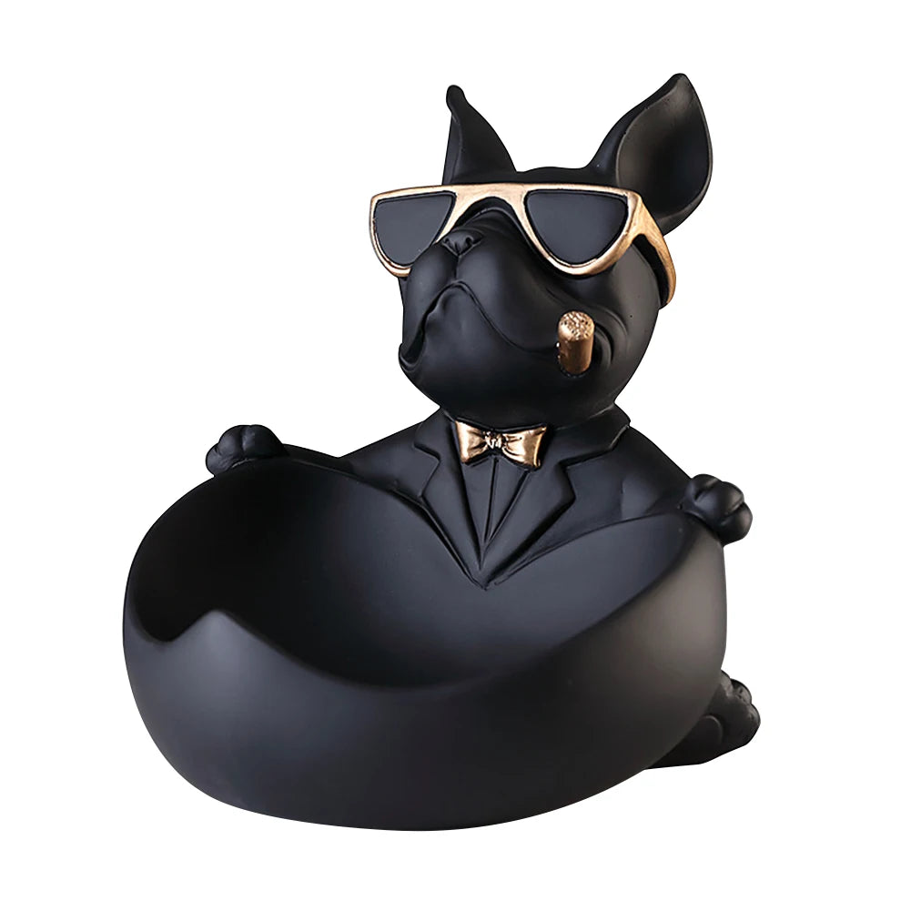 Sculpture de chien chic en noir mat, avec lunettes dorées et vide-poche intégré — l’accessoire déco pop et fonctionnel pour une touche de style urbain dans votre intérieur.