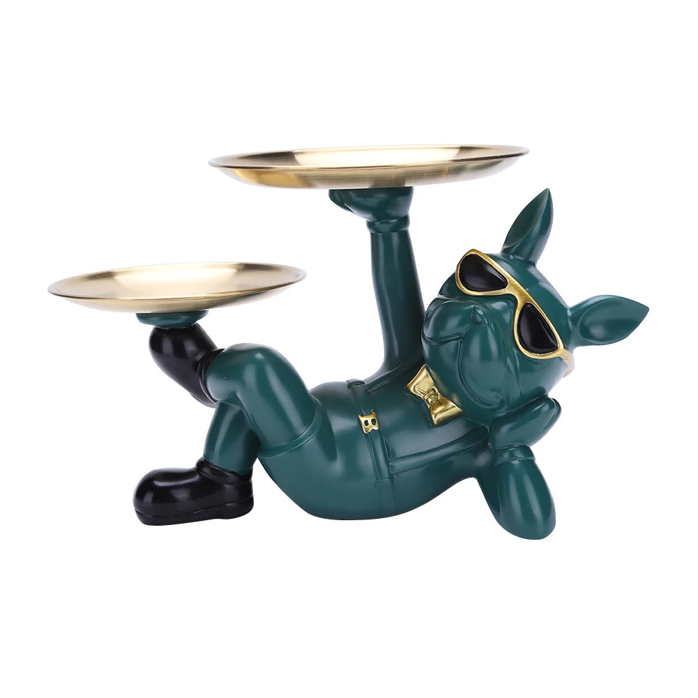 Sculpture chien design vert foncé en pose chill avec lunettes miroir — double plateau doré pour une déco tendance, décalée et pratique dans un intérieur pop et moderne.