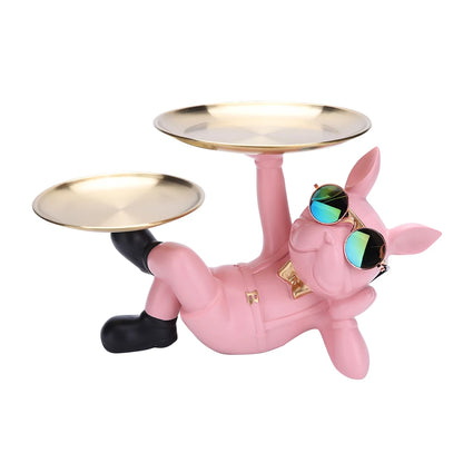 Sculpture chien design rose en pose chill avec lunettes miroir — double plateau doré pour une déco tendance, décalée et pratique dans un intérieur pop et moderne.