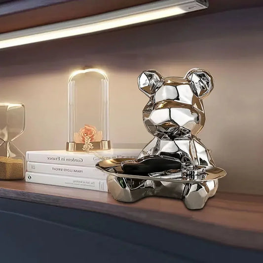Sculpture ours chromé géométrique avec plateau vide-poches, objet déco design et fonctionnel, idéal pour bibliothèque ou meuble d’entrée moderne